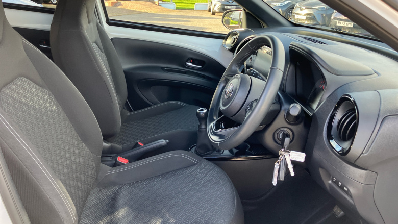 Toyota Aygo X 1.0 VVT-i Edge 5dr Petrol Hatchback